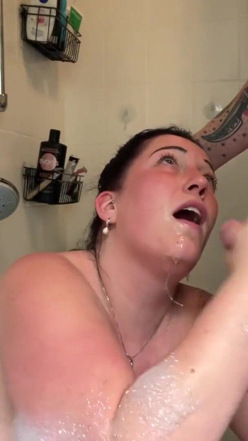Thrilling moment from "Hot deepthroat in the bathtub"