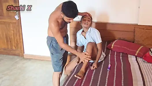 Üvey kız kardeş ve üvey erkek kardeş aynı yatağı ve sert sert sikişiyor