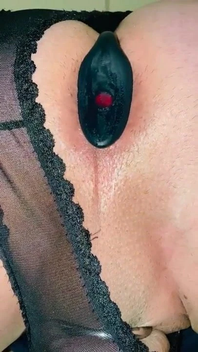 Lovense Hush Plug remote controlled by a friend