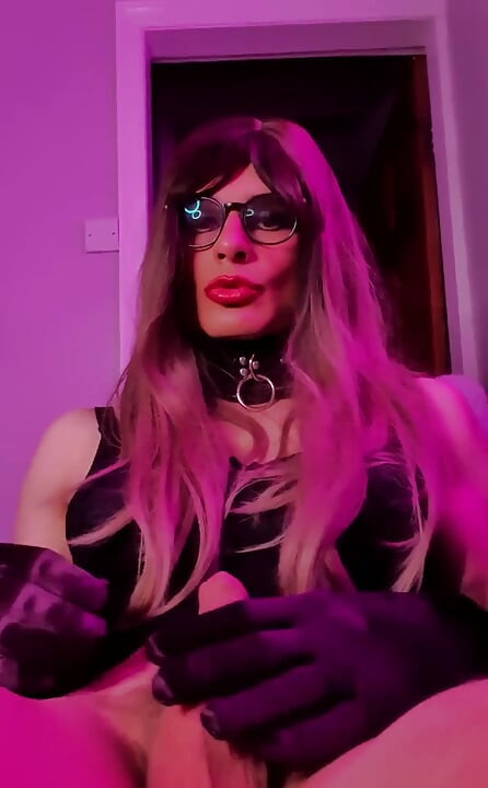 지금 발정난 섹시녀야, 스타킹을 자주 입지는 않지만 입을 때마다 녹아