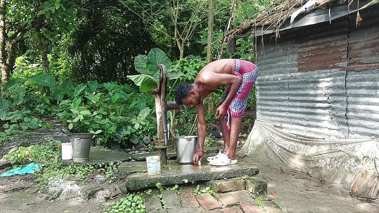 Indian mature Shower open place desi style..
