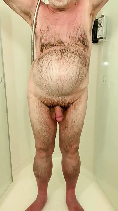 Coach Karl Starts His Hot Shower 7221