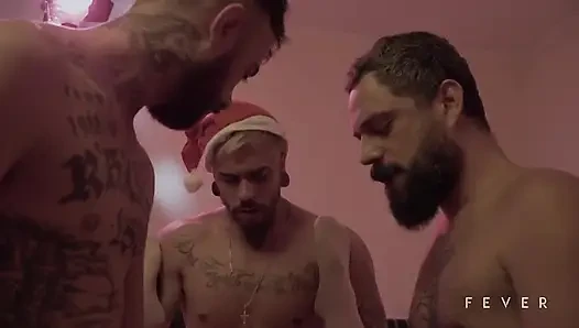Ateşli orta yaşlı seksi kadınla grup seks ve anal sikiş | Ho ho ho mutlu Noeller!