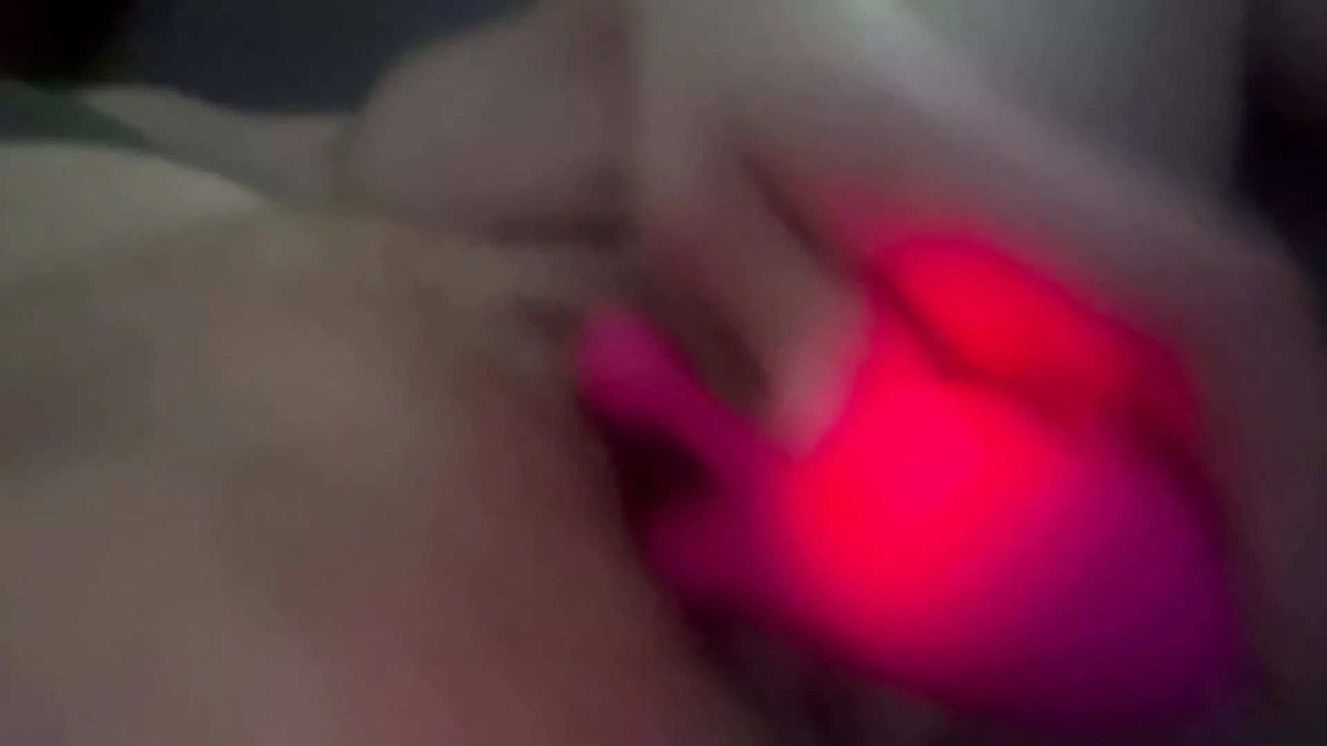 Je joue avec ma chatte pour mon copain