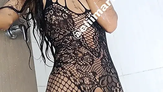 Kamu akan menemaniku untuk mandi