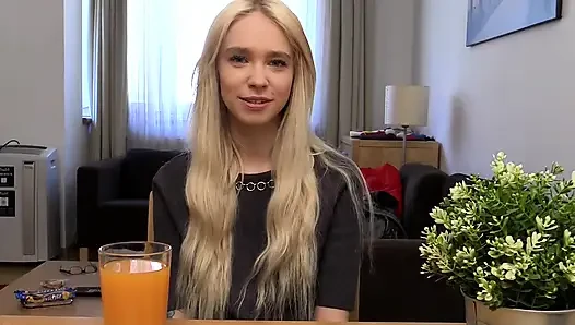 Sexy studentin braucht geld - Interview