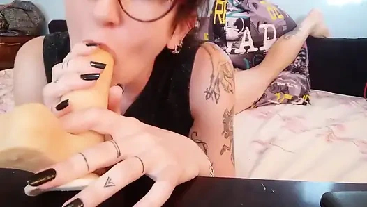 Cewek super ceroboh ngocok kontol