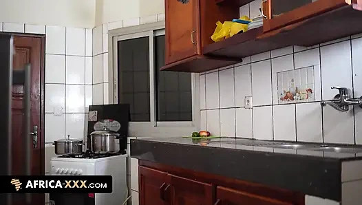 Kejutan di bawah pohon natal