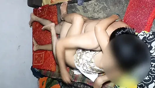 Hintli köylü kız sıkı amcık sikiş videosu, desi sıkı amcık ilk kez sikişiyor, köylü kız x