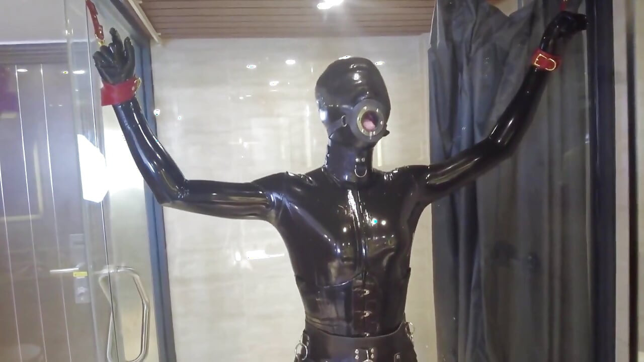 Mz20 - the Girl in Latex Clothing Locked in a Glass Room