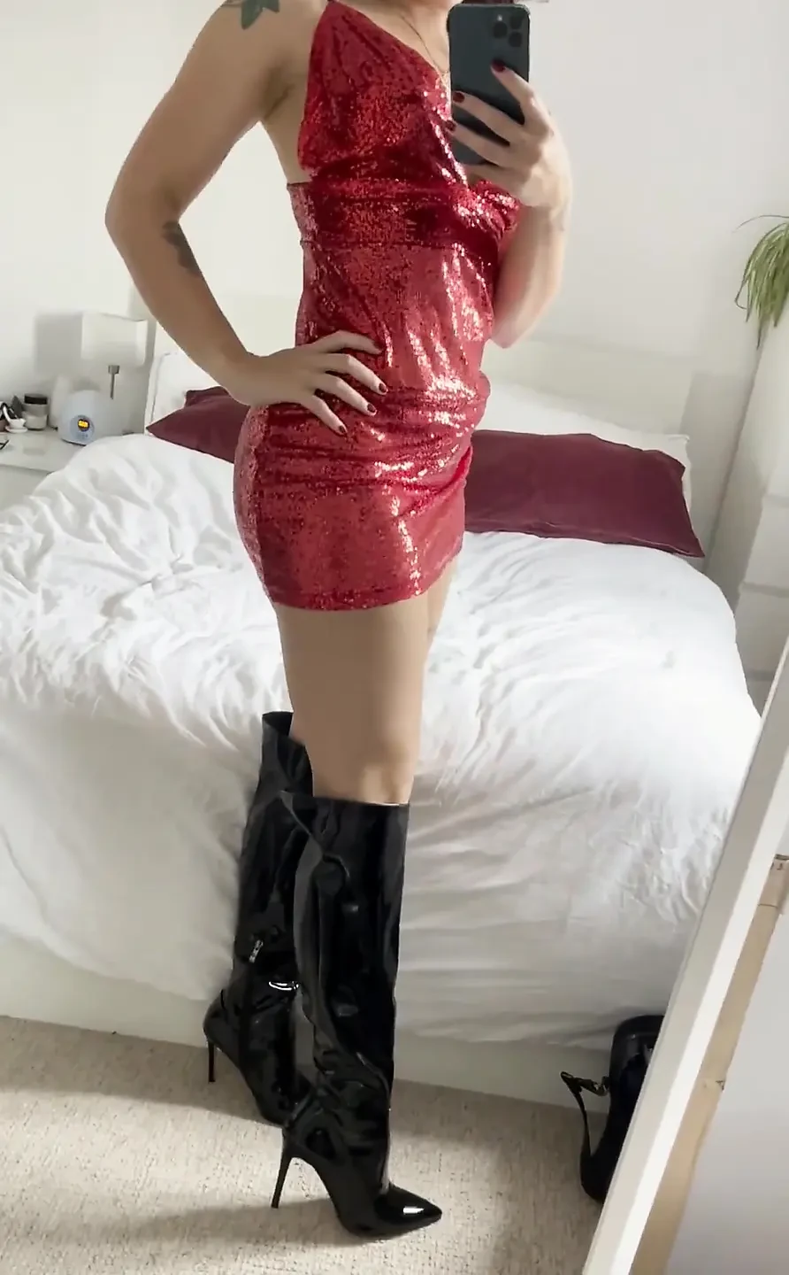 Look at these insanely sexy boots!