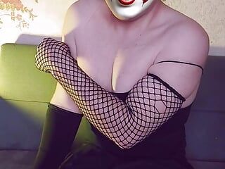 Clonaciones seductoras: vibraciones calientes de Femboy con un aspecto de máscara sexy