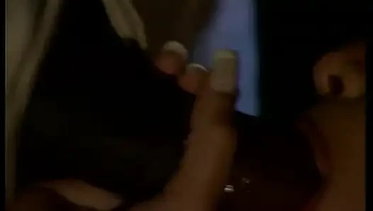 Mutant yarakla iç çamaşırlı şehvetli gözleri bağlı piliç sonra sikiliyor