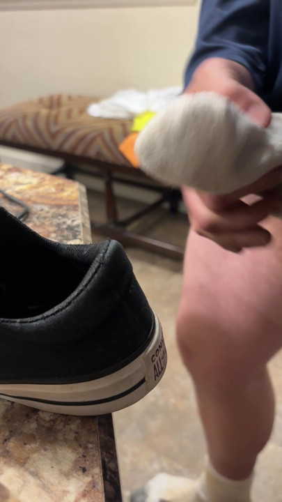 Cuming in my wife’s stinky converse