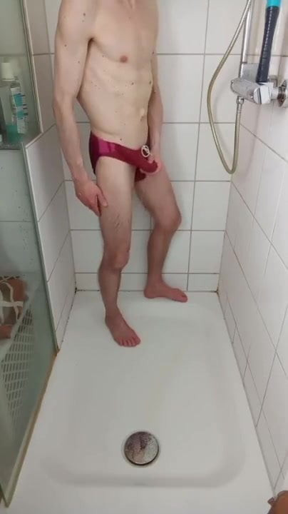 me in shower cum