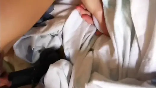Gadis ini muasin dirinya sendiri pakai dildo ukuran kontol besar pria kulit hitam sampai muncrat