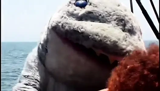 Büyük kaltak bir adam tarafından sikiliyor ve dölleniyor
