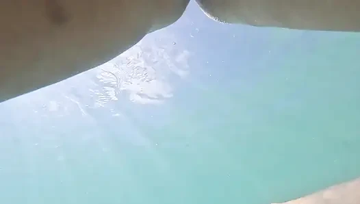 Kız Çıplak Su Altında Yüzerken Külot Yok