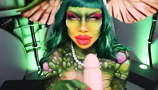 Gremlins | Monster Stepmommy Loves U!! Greta Cosplay