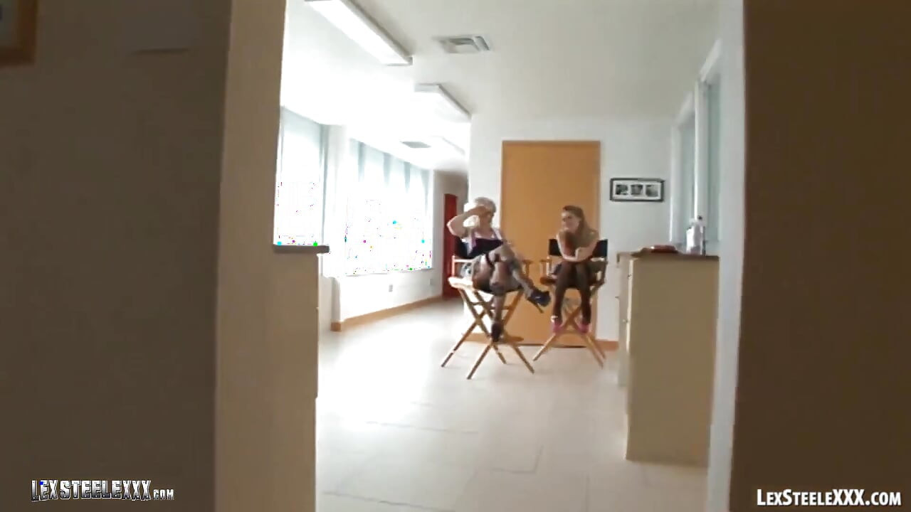 Lorelei Lee et Sophie Dee se relaient avec la grosse noire de Lexingtons