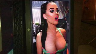 Трибьют спермы для Katy Perry в замедленной съемке