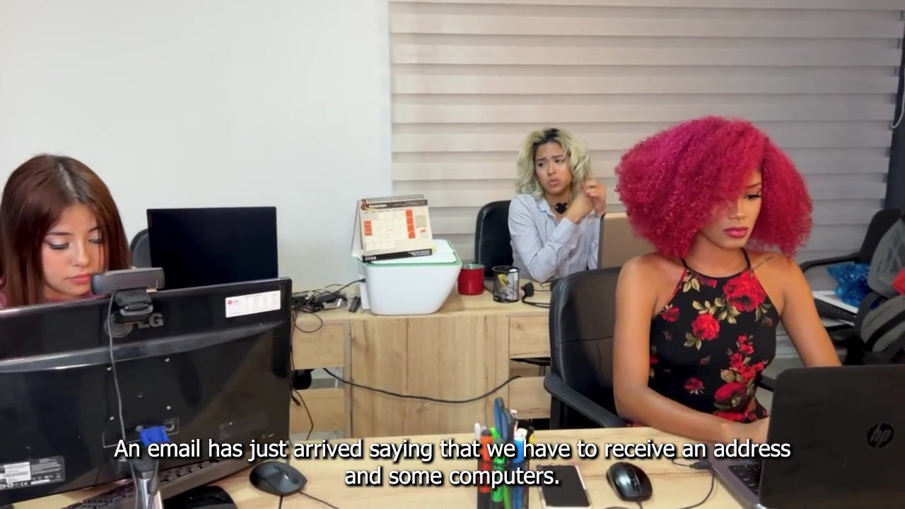 送货员最终在办公室与秘书们参加热辣的跨人种狂欢 - CelesteAlba