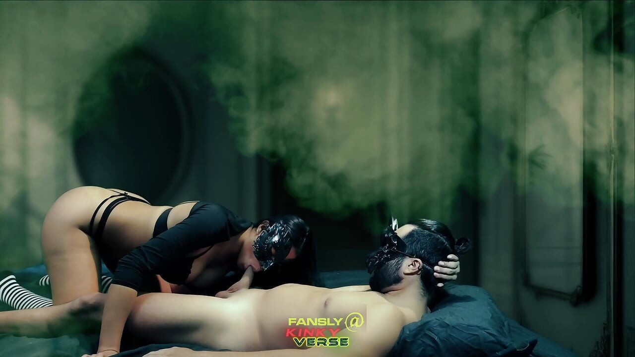 Cuplu de amatori muie pe la spate cu călărire inversă scenă paranormală Kinkyverse