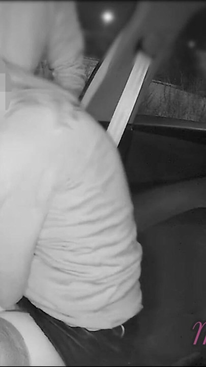 Perseguindo minha esposa no estacionamento público e masturbando um estranho na câmera de visão noturna - misscreamy | Clipe 2