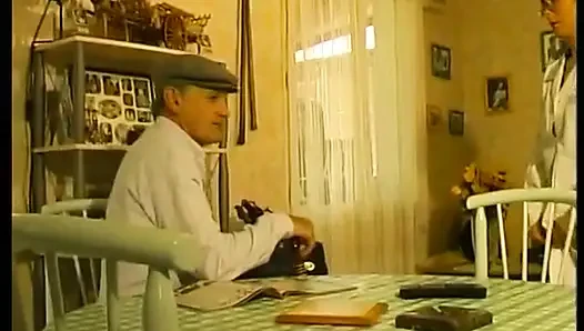 Çok uysal ve sürtük bir evde bakım asistanı!