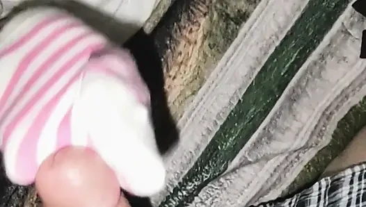 Handjob kaus kaki pink & putih striptis - muncrat di kaus kaki