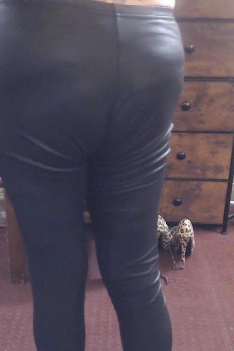 Ass thrust jiggle cellulite bounce