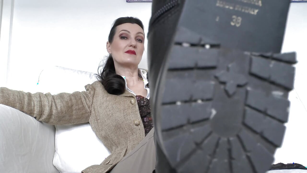 Mănușile de piele care scârțâie te fac să ejaculezi, Lady Victoria Valente