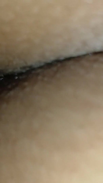 방에서 쉬고 있는 의붓여친과 그의 성기를 입에 넣는 의붓여친 | 클립 2