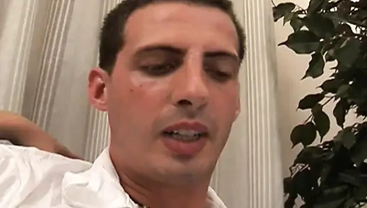 Tante seksi italia ngajarin cara ngentot sama cowok yang nggak berpengalaman