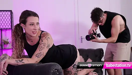 BABESTATION - австралийская белая девушка с большой шикарной принимает гигантский камшот на лицо