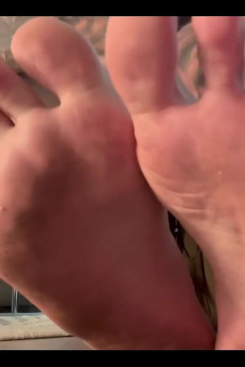 我通常不喜欢肮脏的脚，但有些人喜欢