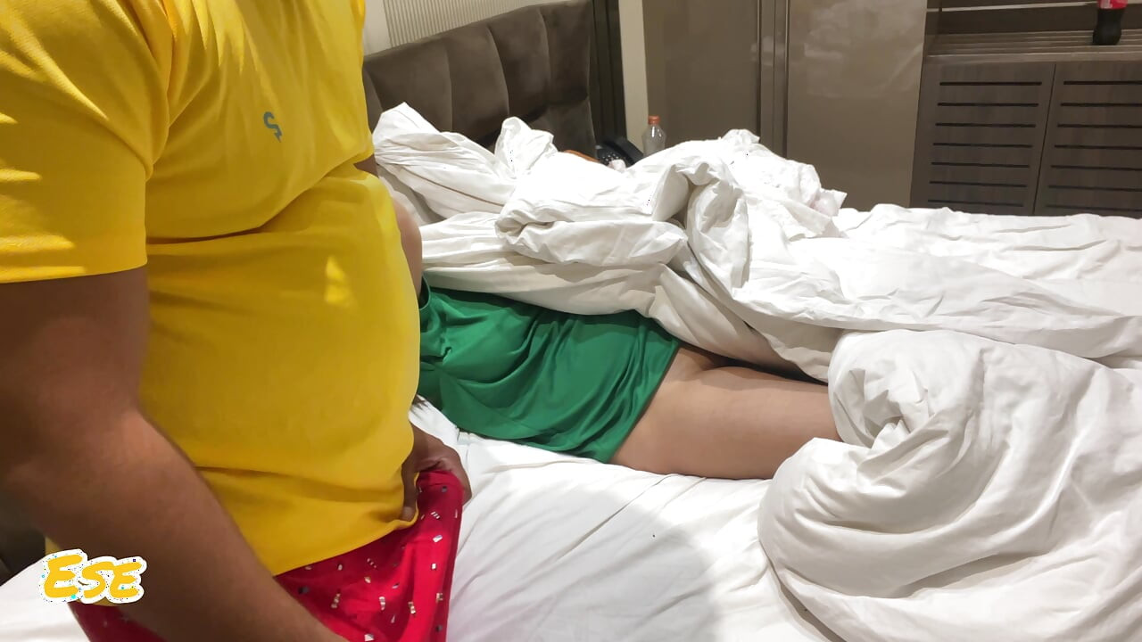 "Hotel Mein Hungama - Jab Room Service Ne Dekha Too Much Service!"