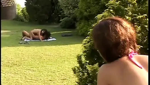 Gadis remaja dengan kawat gigi dan toket kencang lagi asik nyepong kontol besar dan dientot