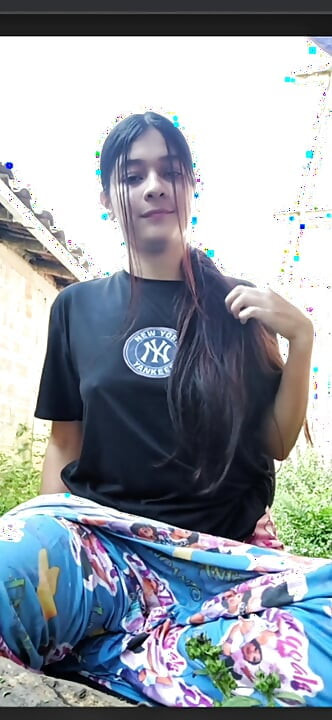 Sexy Girl Streams and Touches Herself for Fans