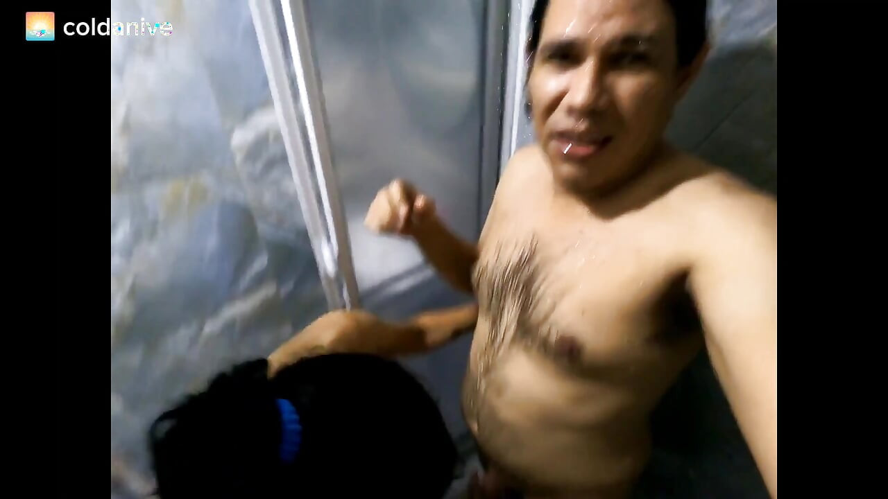 Sudut pandangan pertama dalam Bilik Mandi