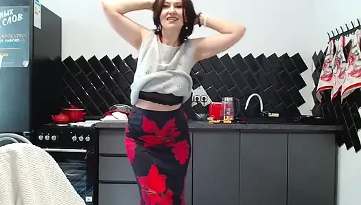 Seducing with a super dance undressing