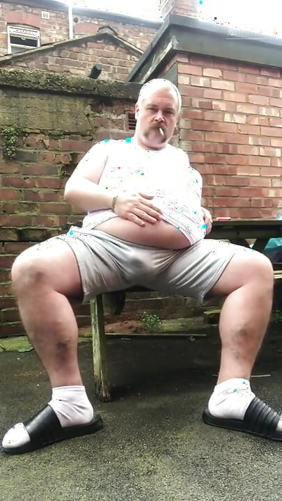 Fat Dad Smoking & Wanking in the Alley