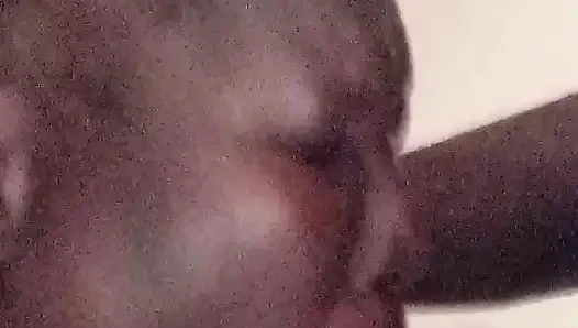 İri Güzel Nine Torununa Gırtlağına Kadar Sakso Çekiyor Sikiliyor Ve Yüzüne Boşaltıyor