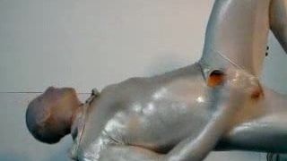 gümüş catsuit masturbasyon