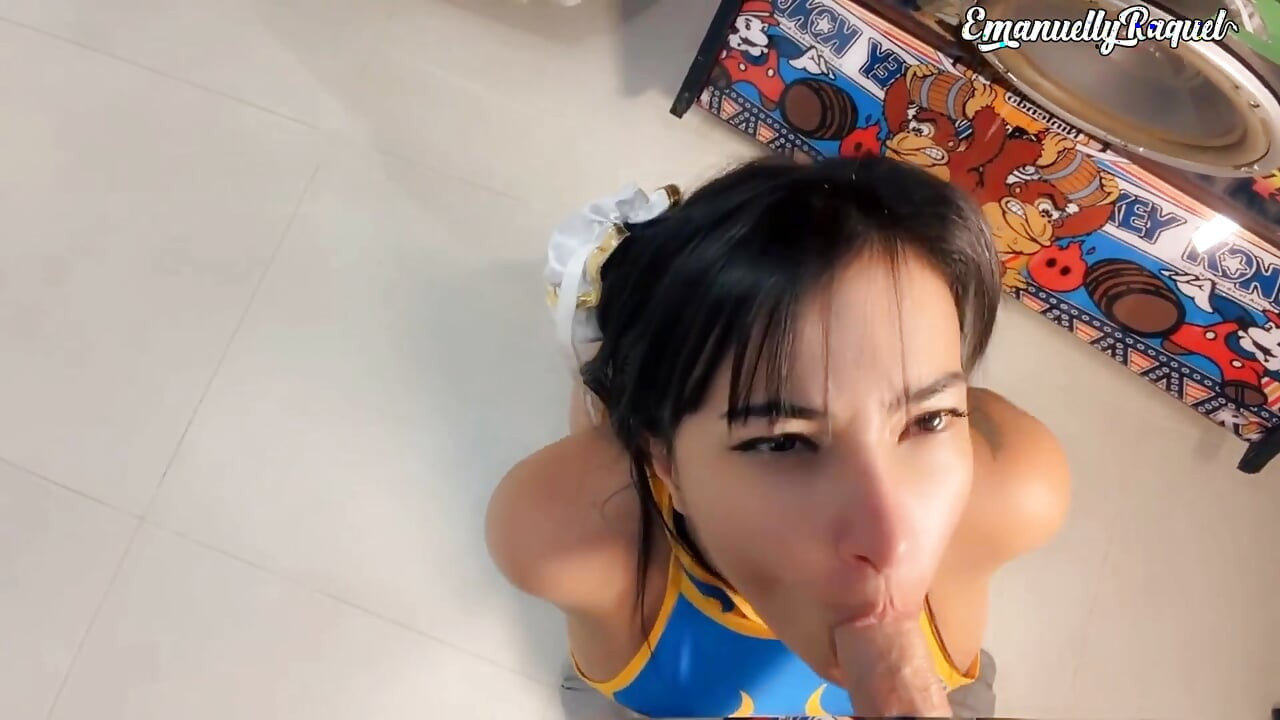 Эмануэлли Ракель с косплеем Чун Ли, минет, ещё больше POV, секс, играет в аркаде