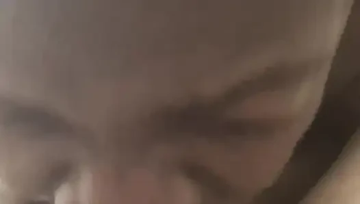 Afro İsveçli am sokuluyor ve yarak emiyor.