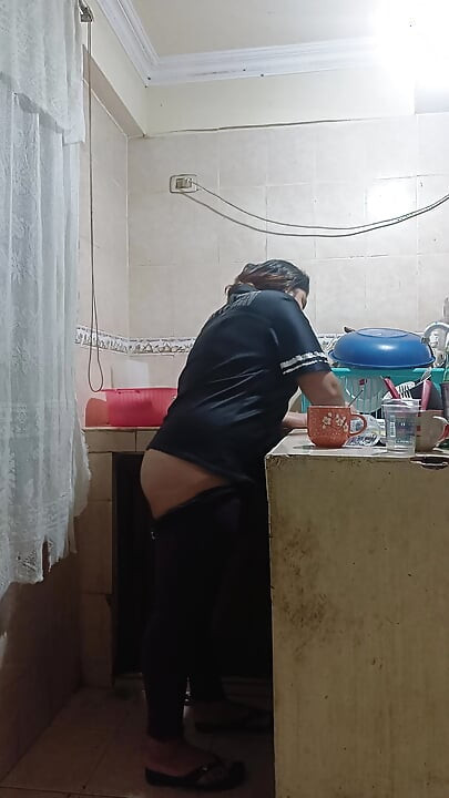 부엌에서 배다른여친을 따먹어, 이모가 우리를 거의 발견했어