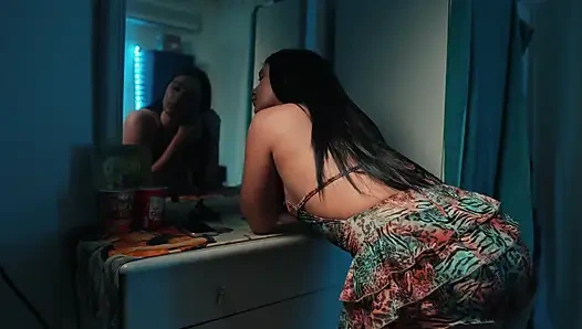 Cewek itu lagi asik ngentot dildo gara-gara pacar dan kekasihnya berdiri