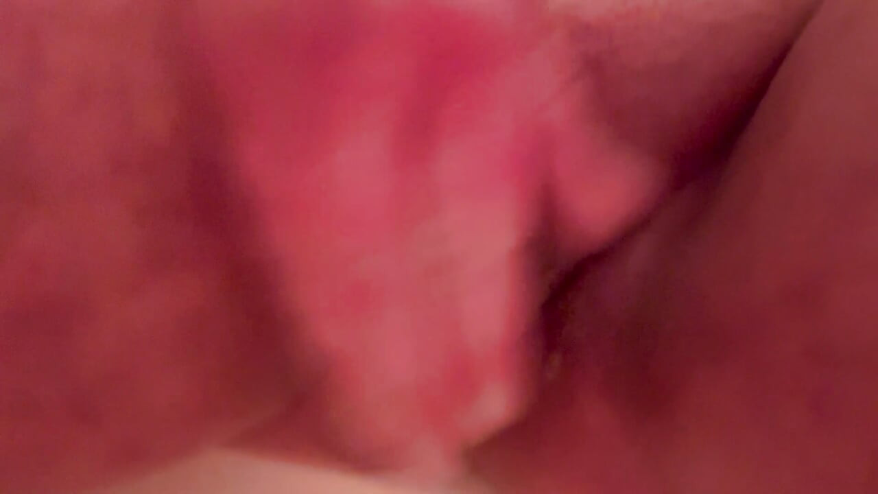 Minha buceta está cheia e transbordando de porra