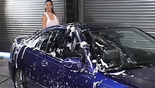 Bekerja di tempat cuci mobil